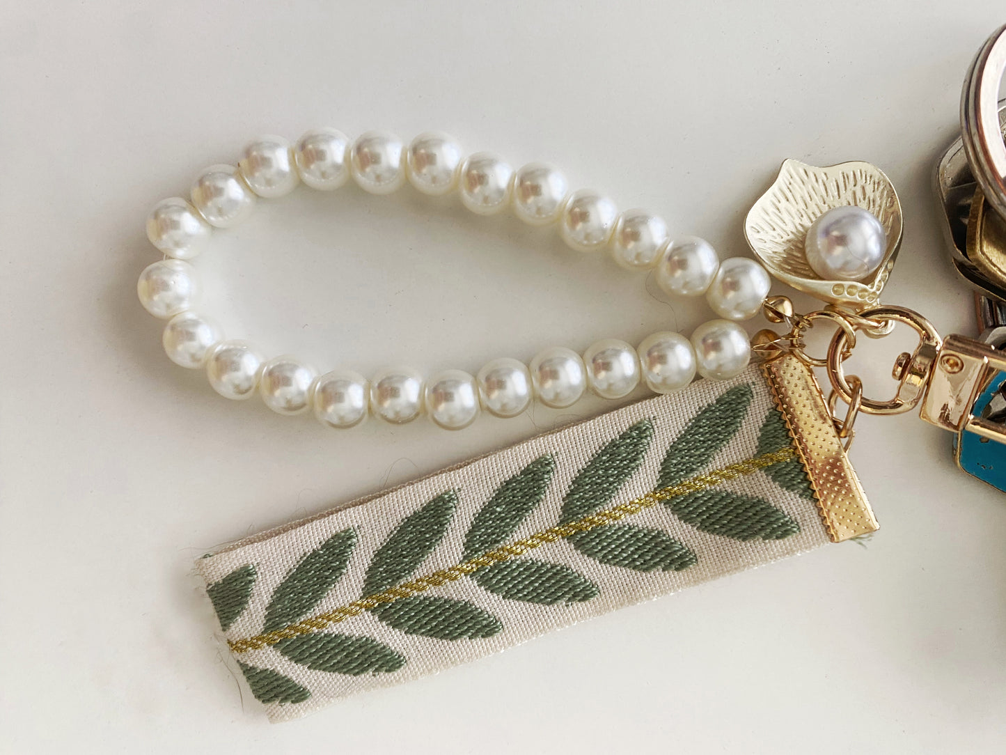 Pearl Garden Grace Keychain